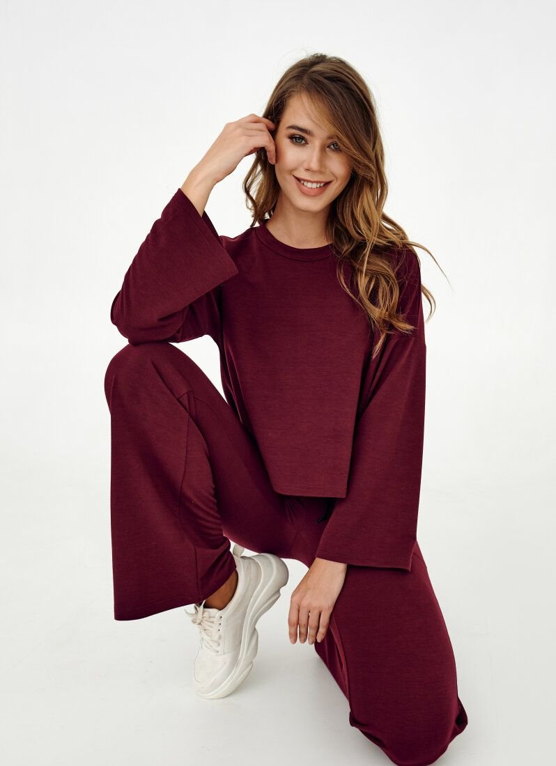 Knitted suit in marsala shade
