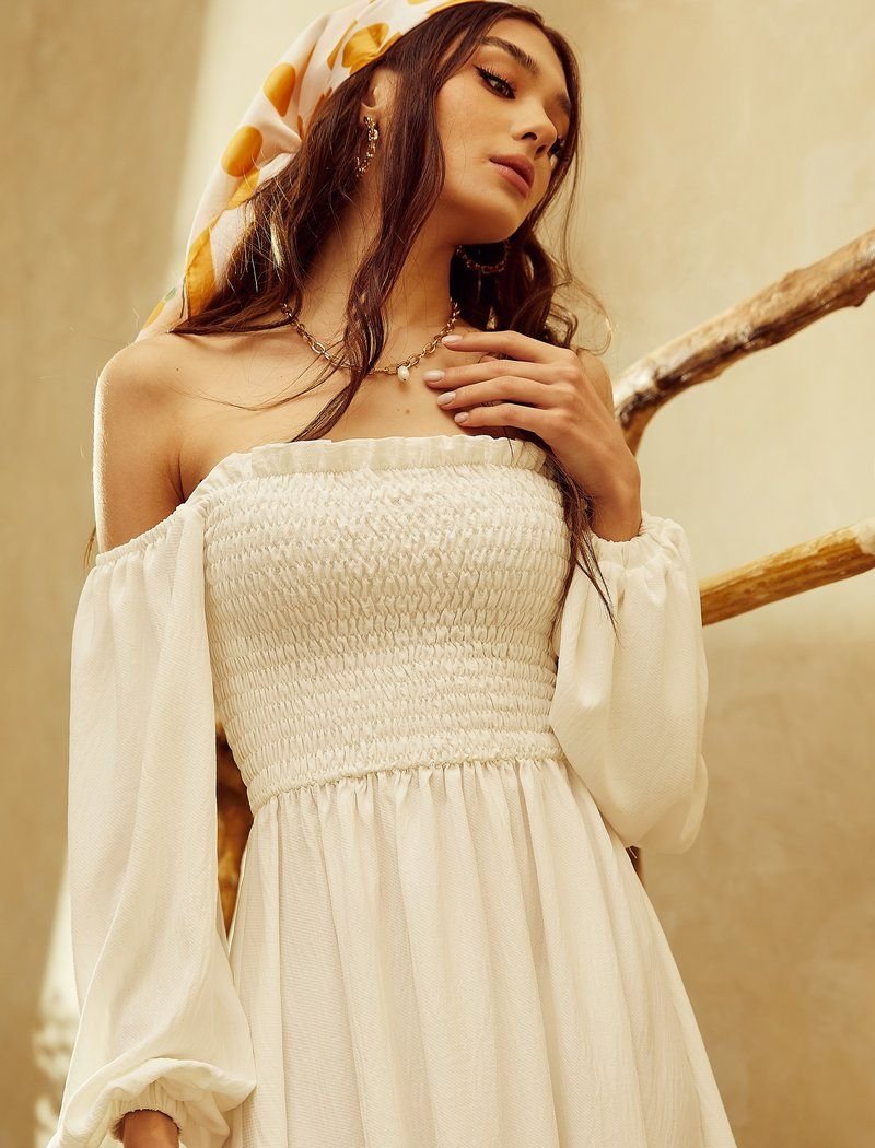 Airy dress with elastic inserts