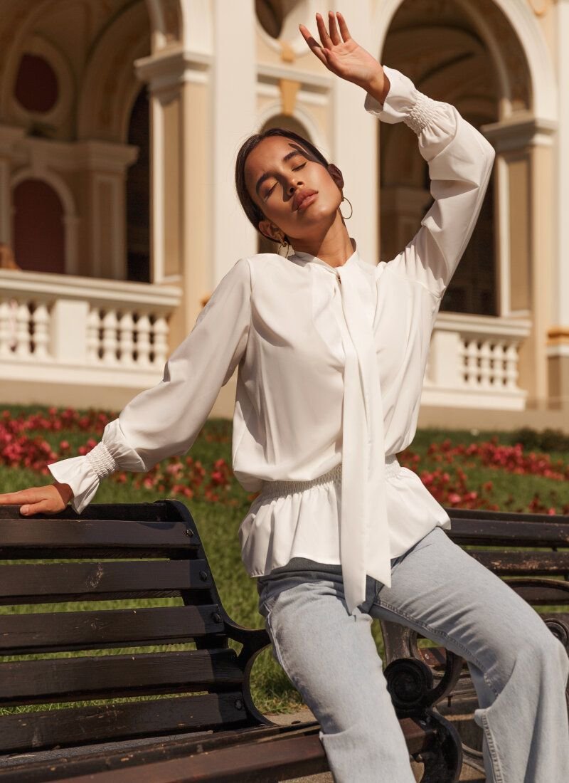 Milk blouse with ruffles