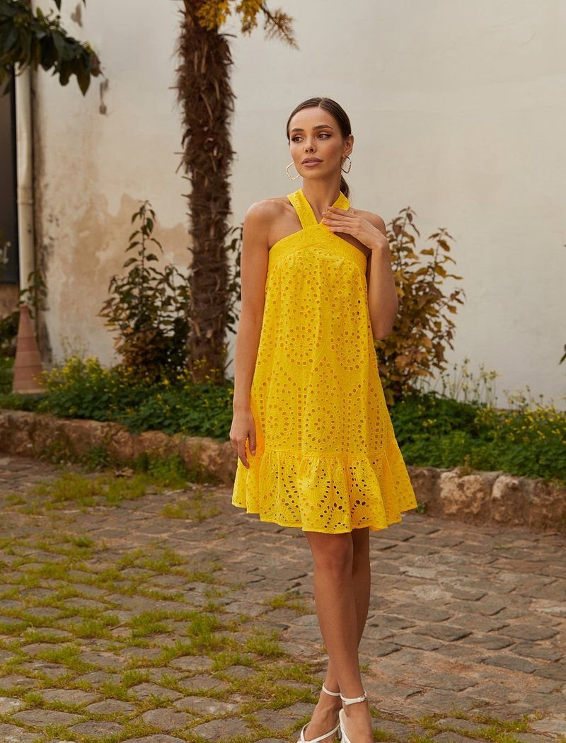 Loose dress with embroidery