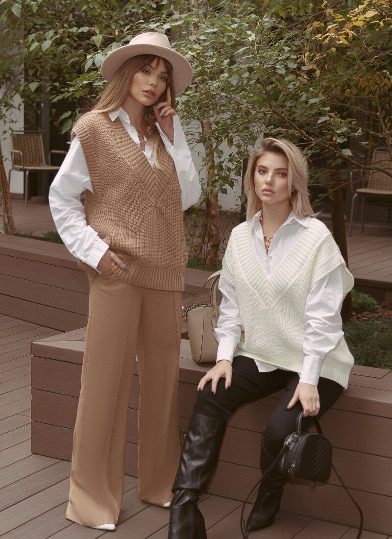 Knitted texture Milk vest