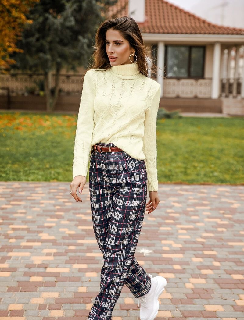 Checkered trousers with a high fit