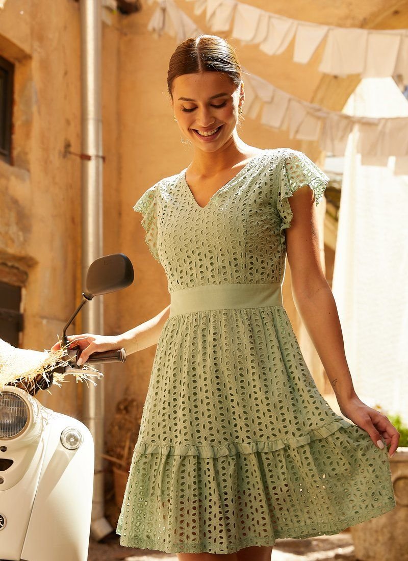 Dress with mint-colored embroidery