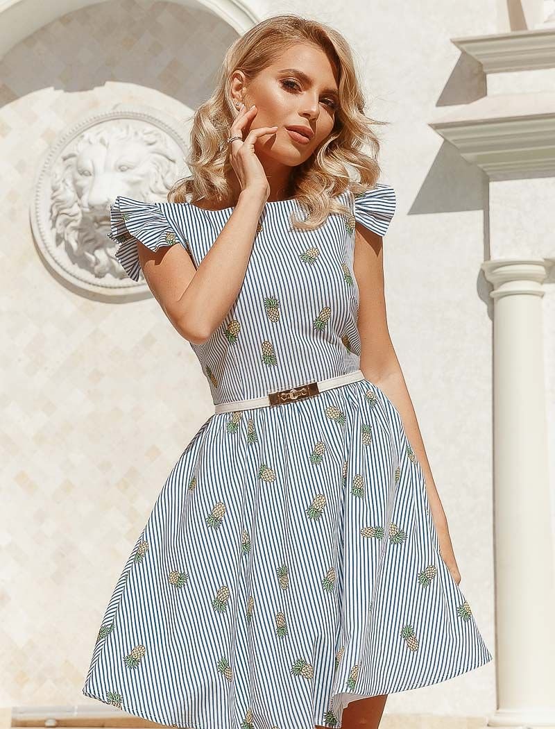 Discreet classic dress