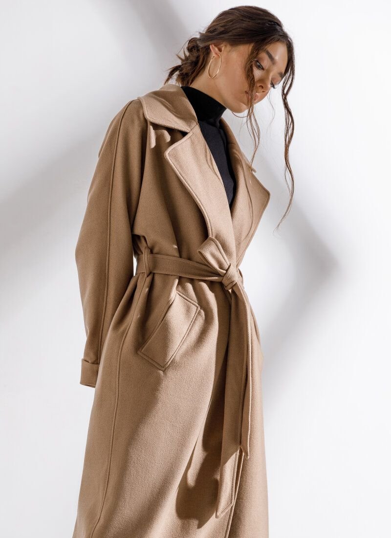 Warm coat of basic beige color