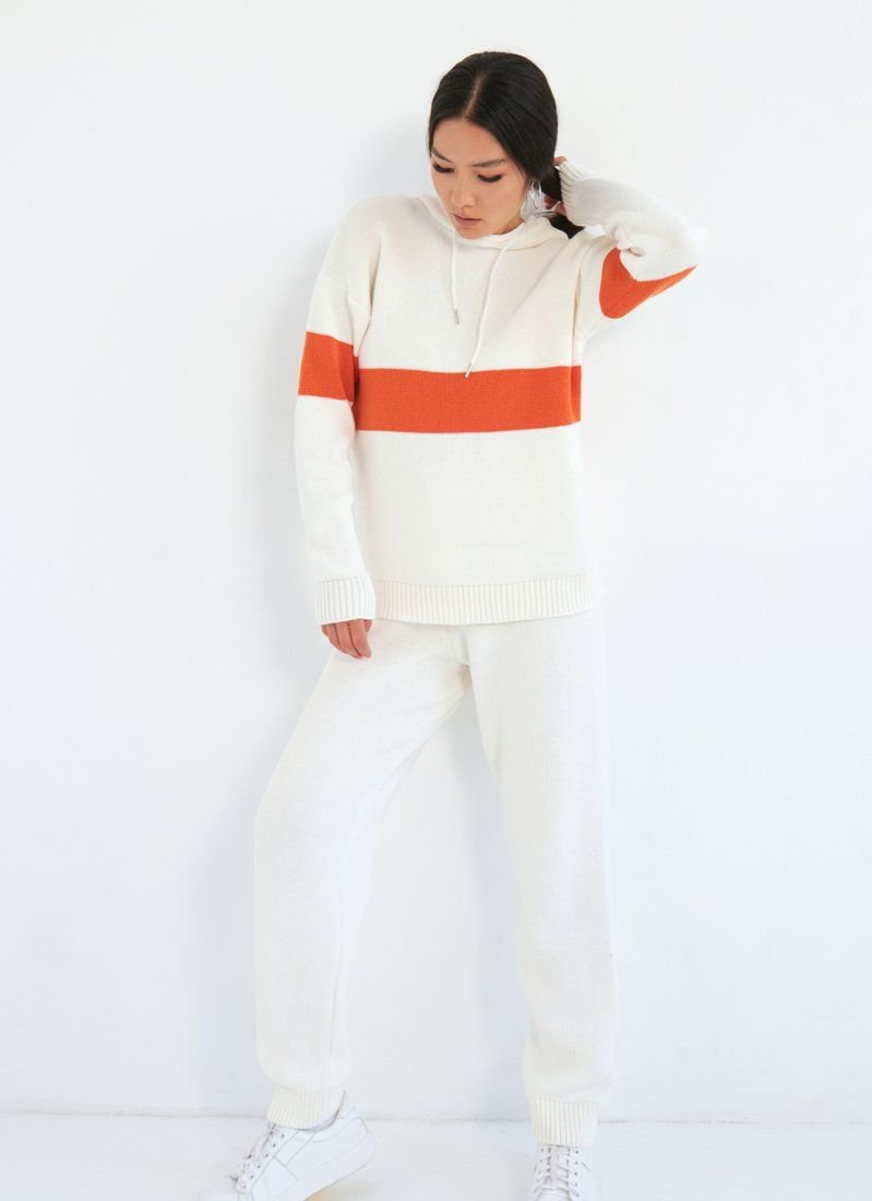 White knitted suit with stripe