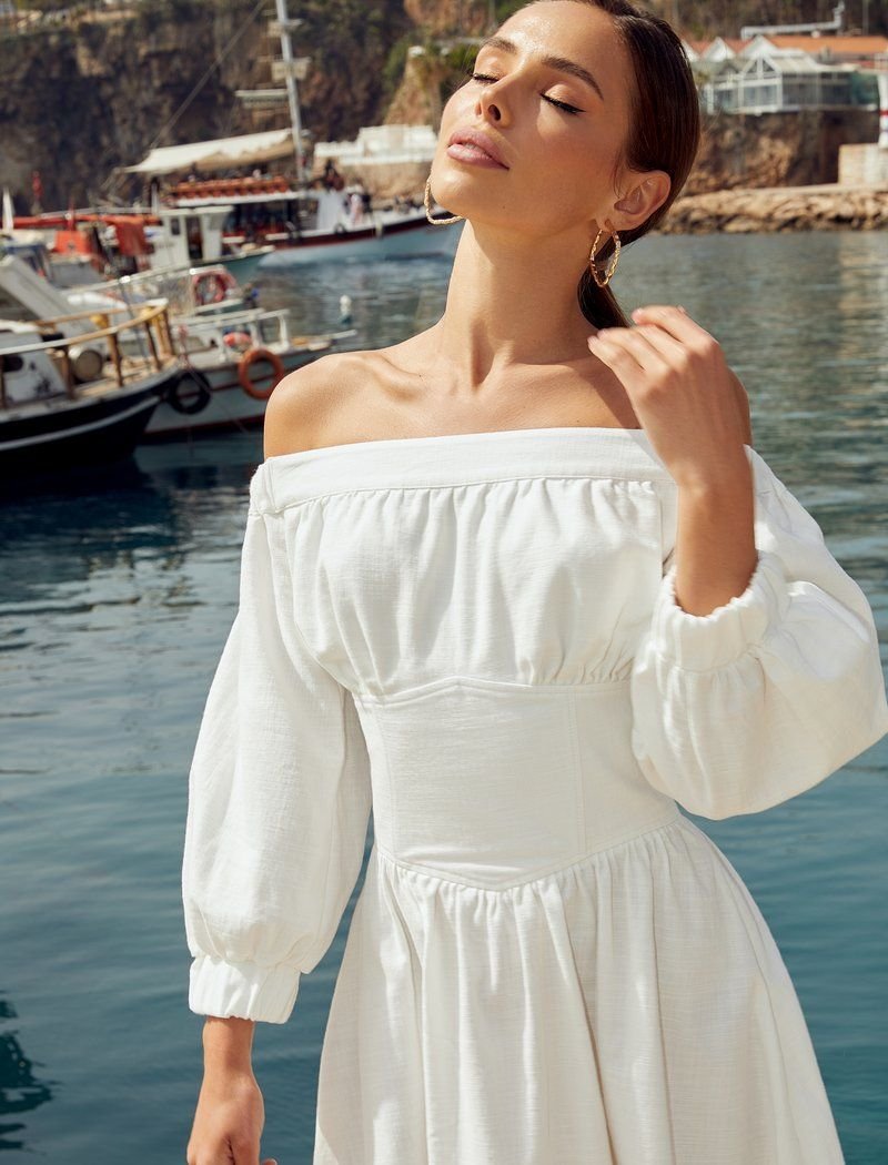 Mini dress with an accent belt