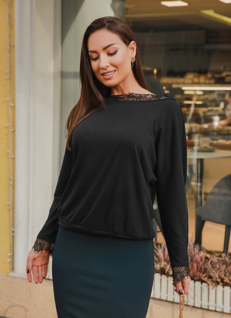 Jumper with lace decor