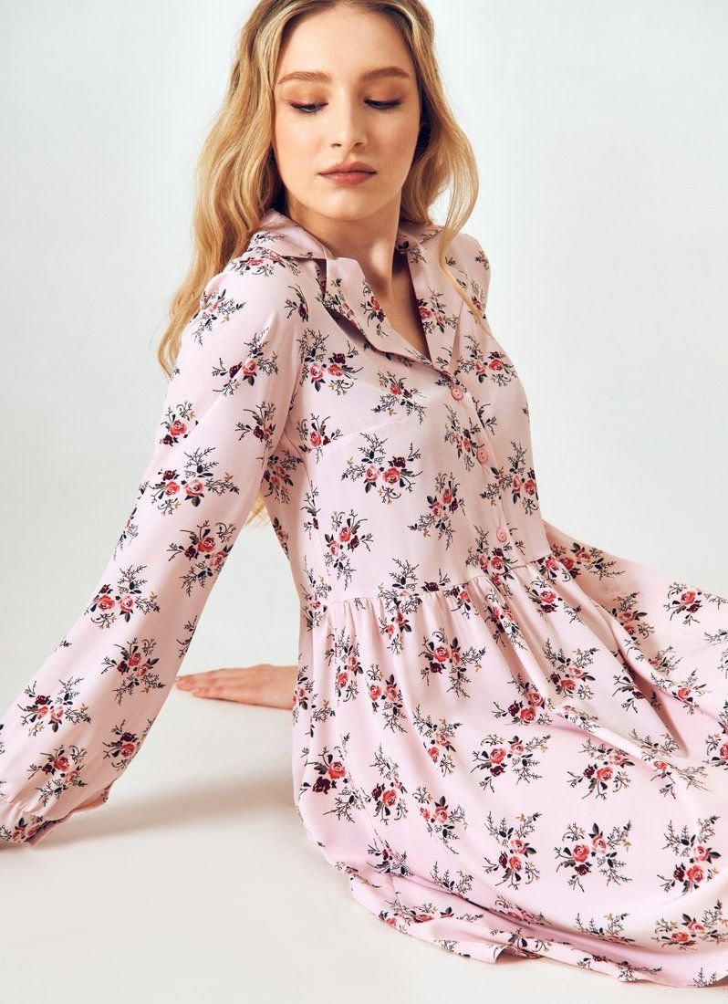 Delicate shirt-cut dress