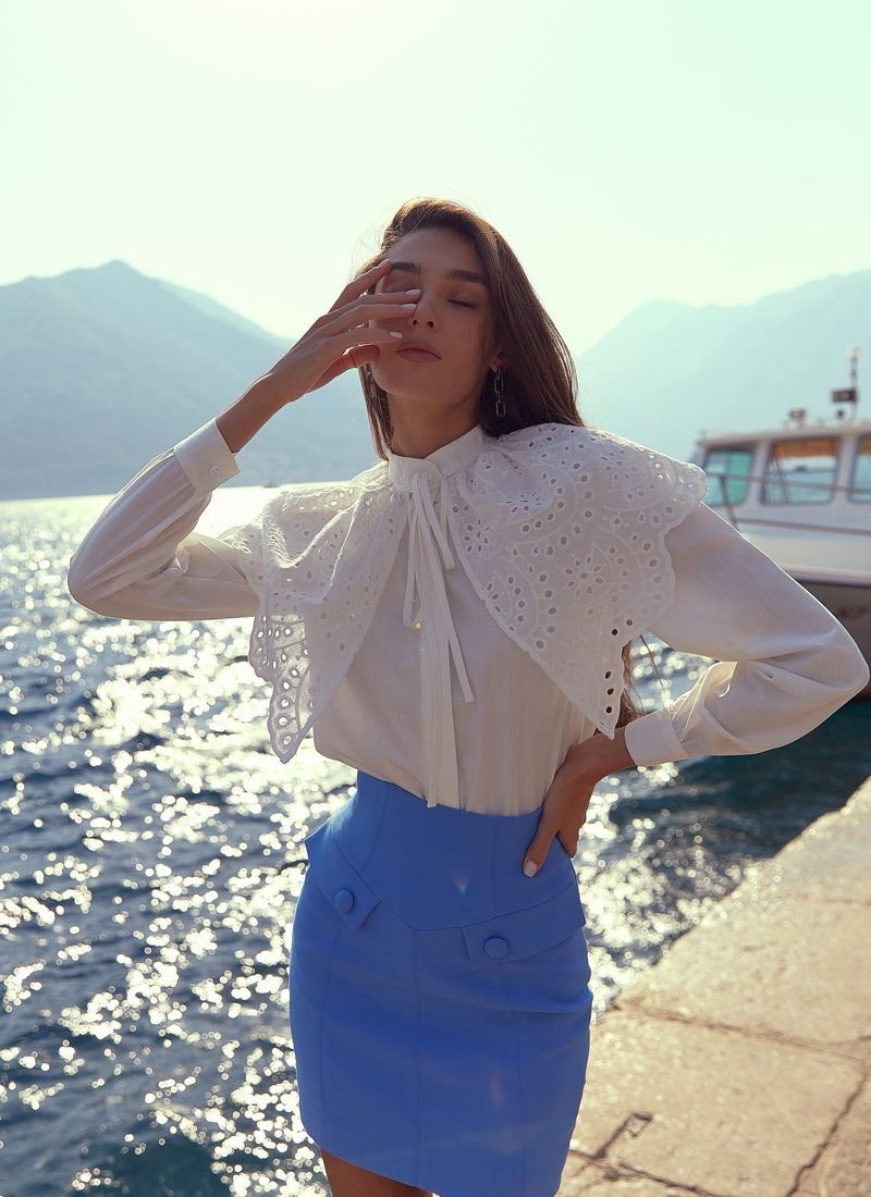 Shirt with openwork collar