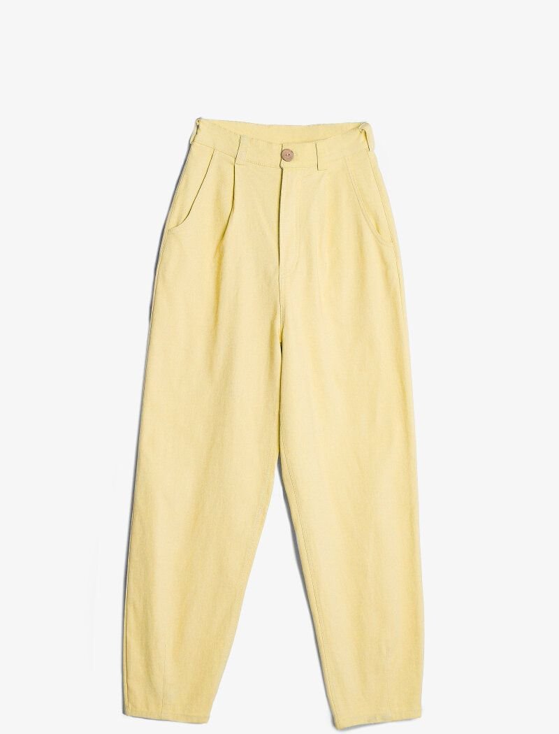 Yellow jeans made of mixed cotton