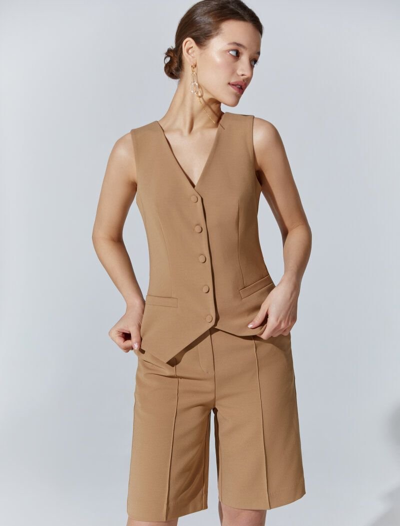 Beige shorts in a classic style