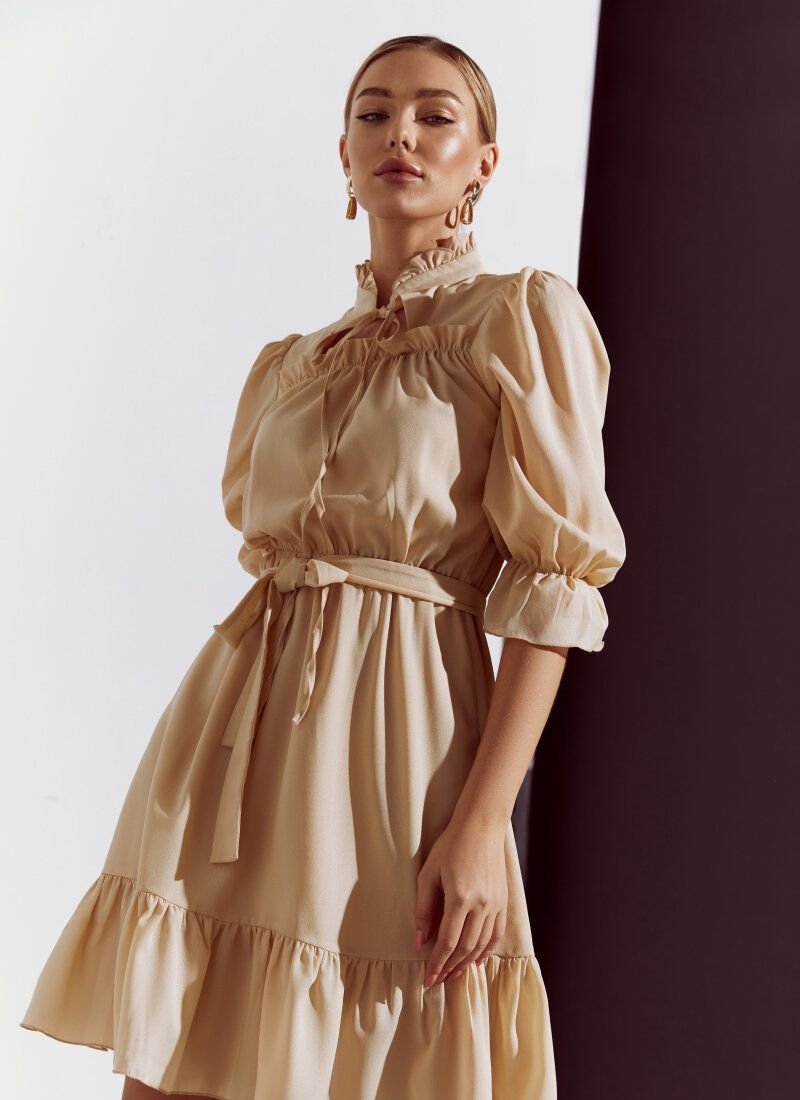 Chiffon dress with assemblies