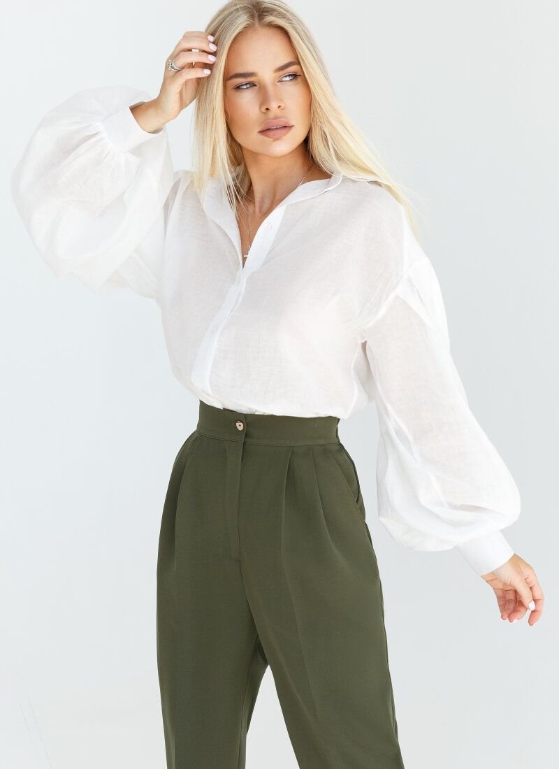 White elongated shirt with a loose fit