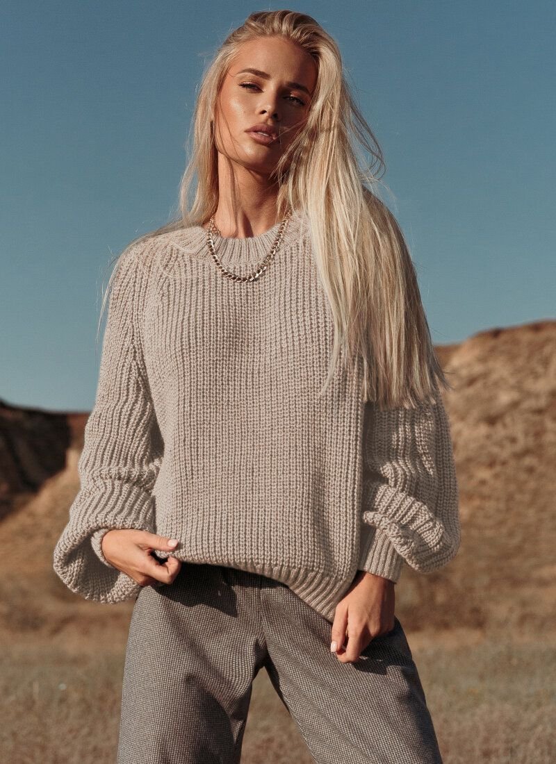 Beige jumper with English knitting