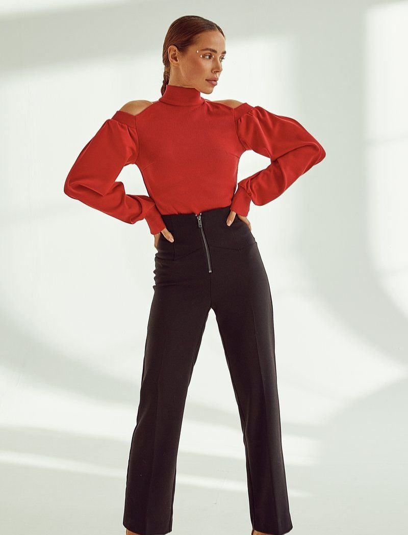 Black trousers with a zipper