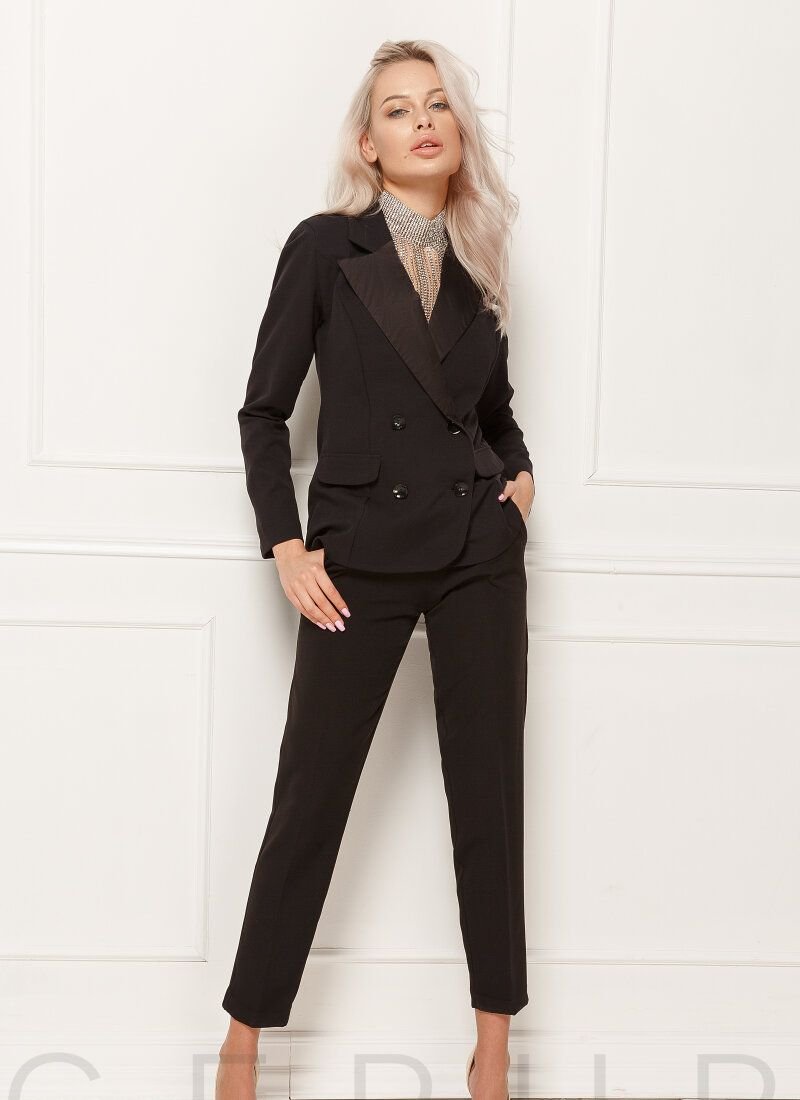 Elegant pantsuit