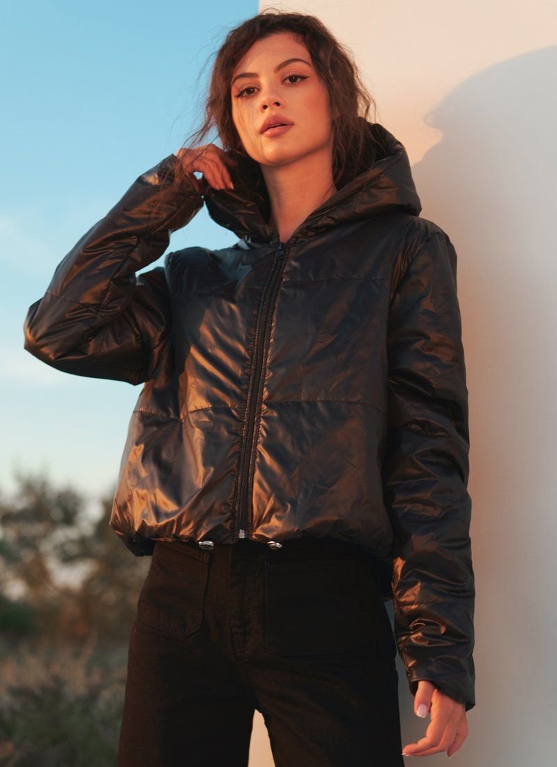 Cropped black jacket