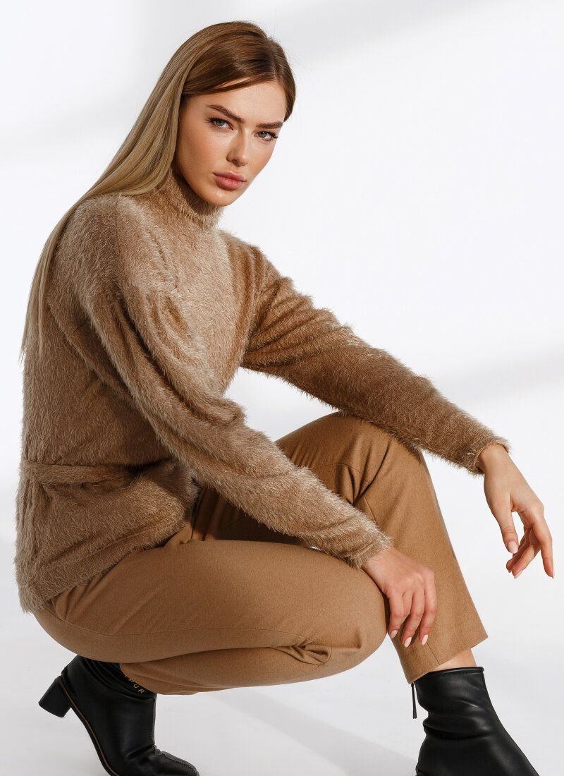 Turtleneck made of textured yarn