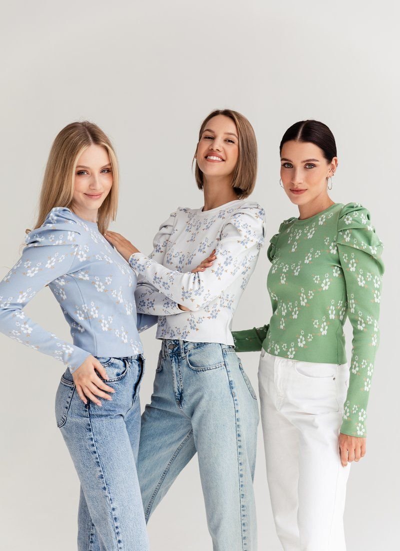 Light green jumper in floral print