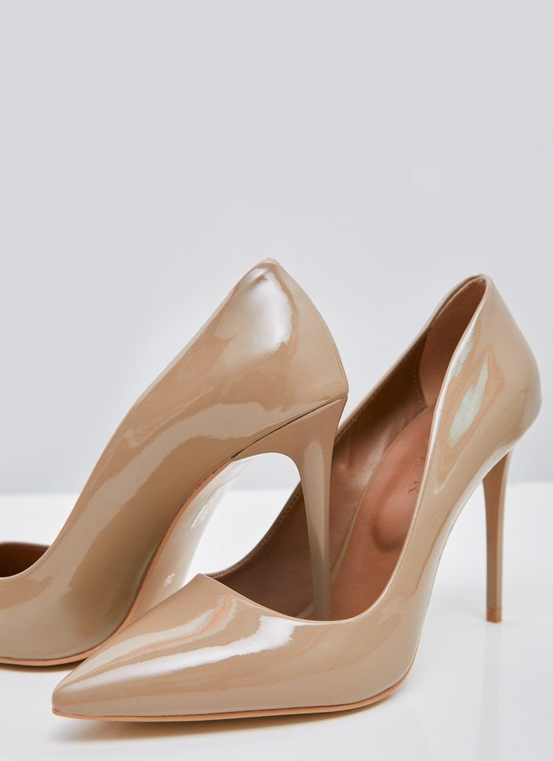 Classic beige patent leather pumps