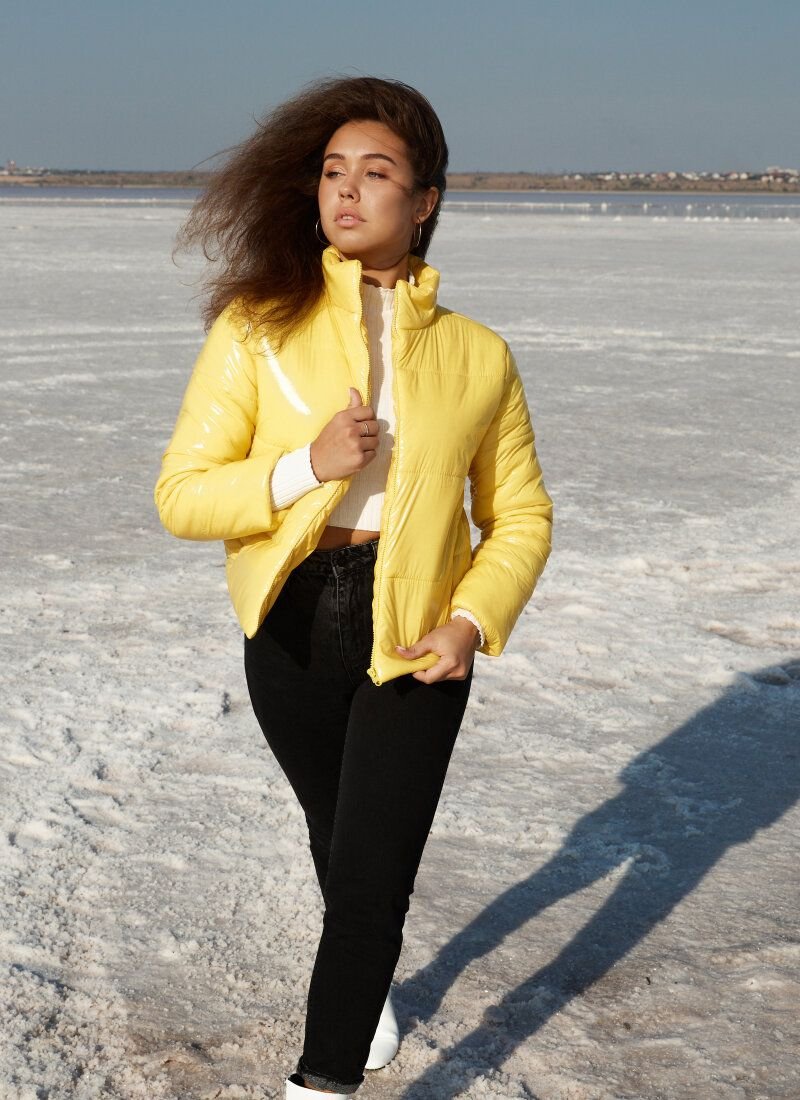 Cropped yellow jacket