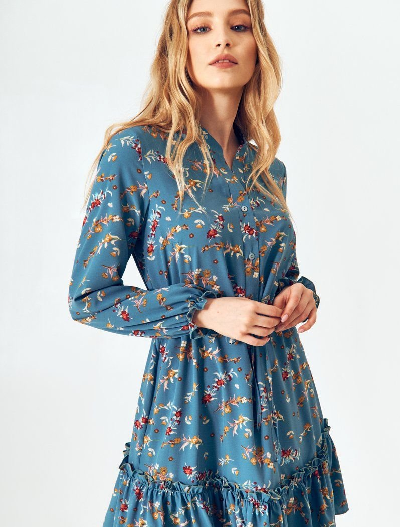 Romantic dress with a drawstring