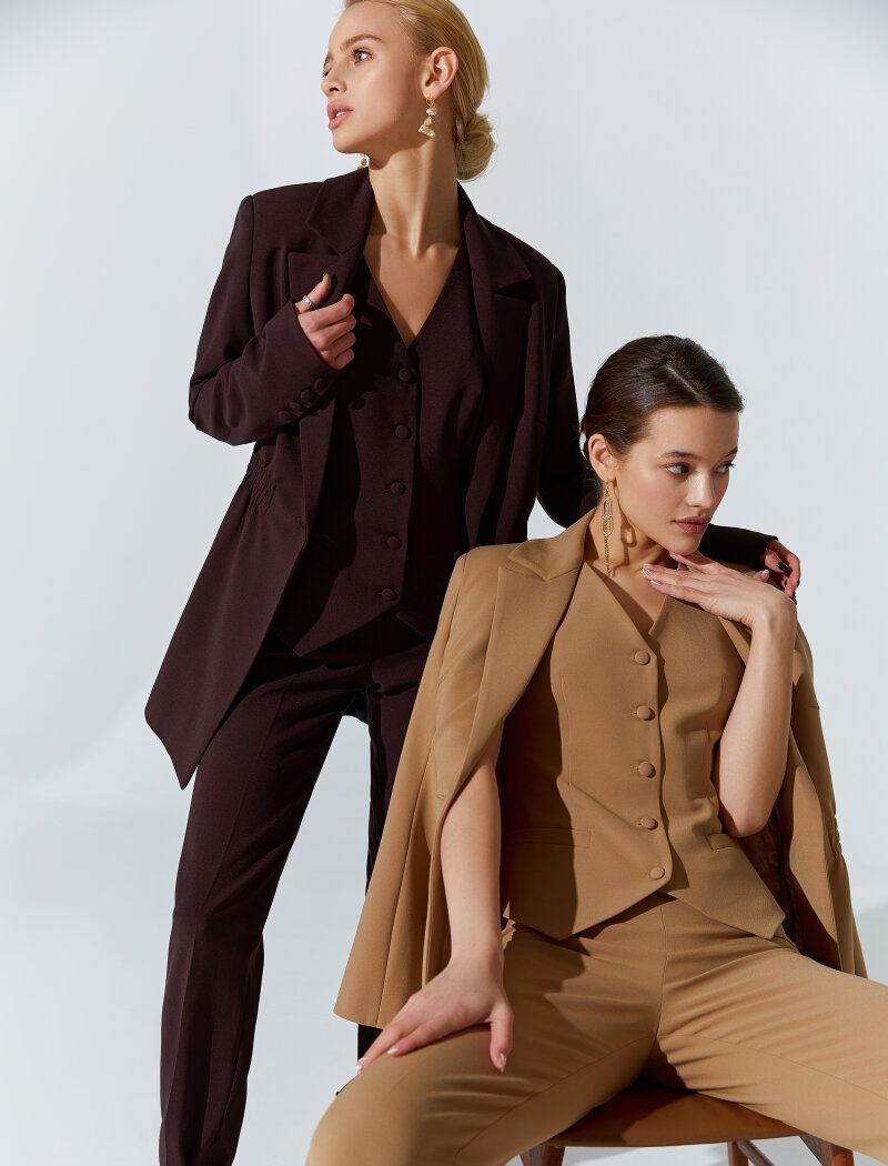 Fitted jacket in a chocolate shade