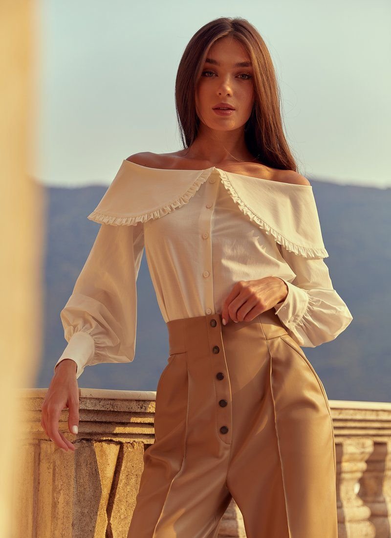 Cotton blouse with open shoulders