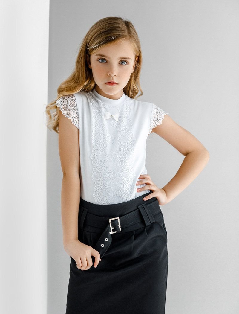 Straight skirt with buckle