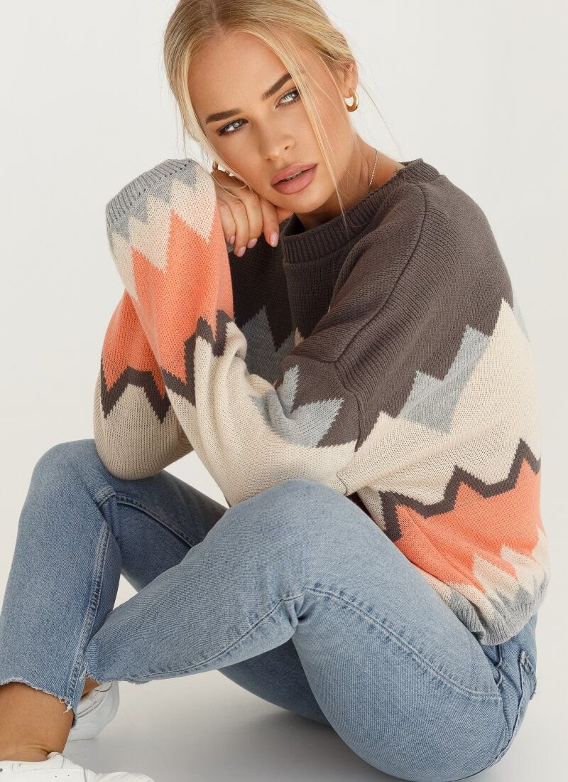 Bright tricolor jumper