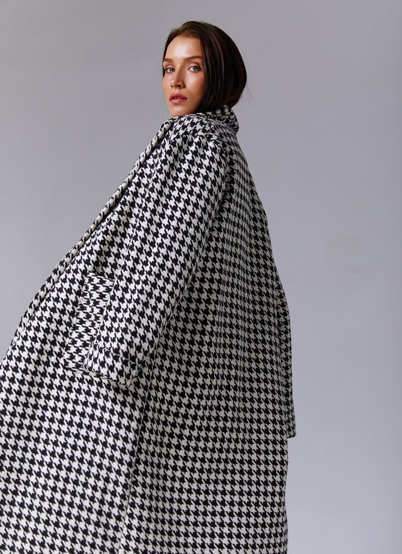 Black and white goose-paw coat
