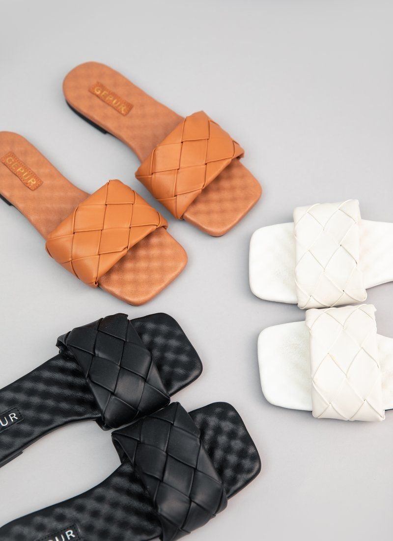 Flip-flops with a flat sole made of genuine leather