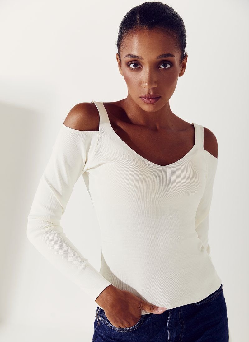 Milk longsleeve with open shoulders