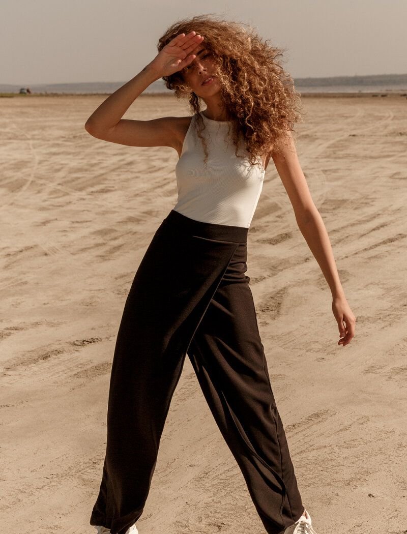 Wide trousers for the smell