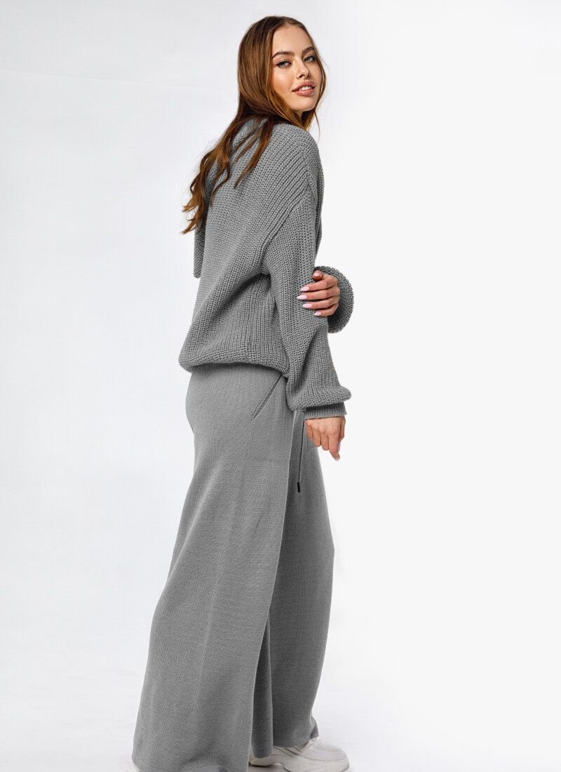 Comfortable knitted oversize suit