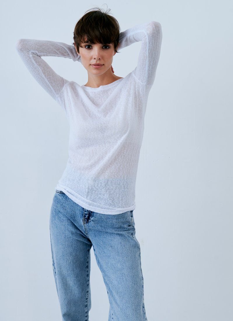 Light white longsleeve