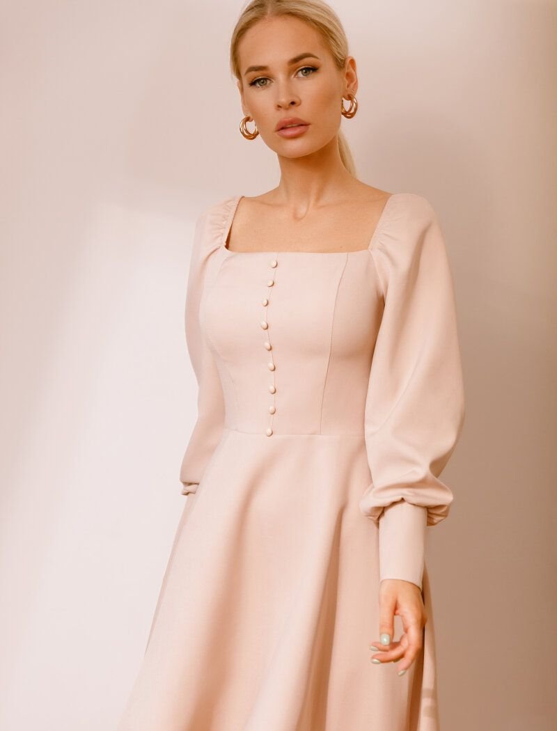 Dress with voluminous sleeves