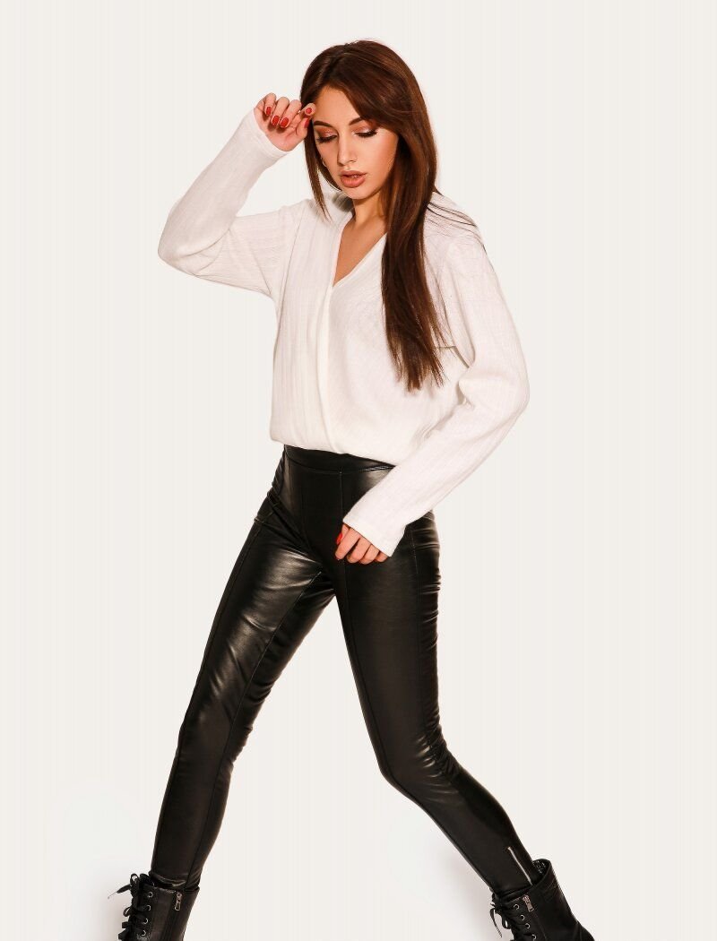 Trendy leather leggings