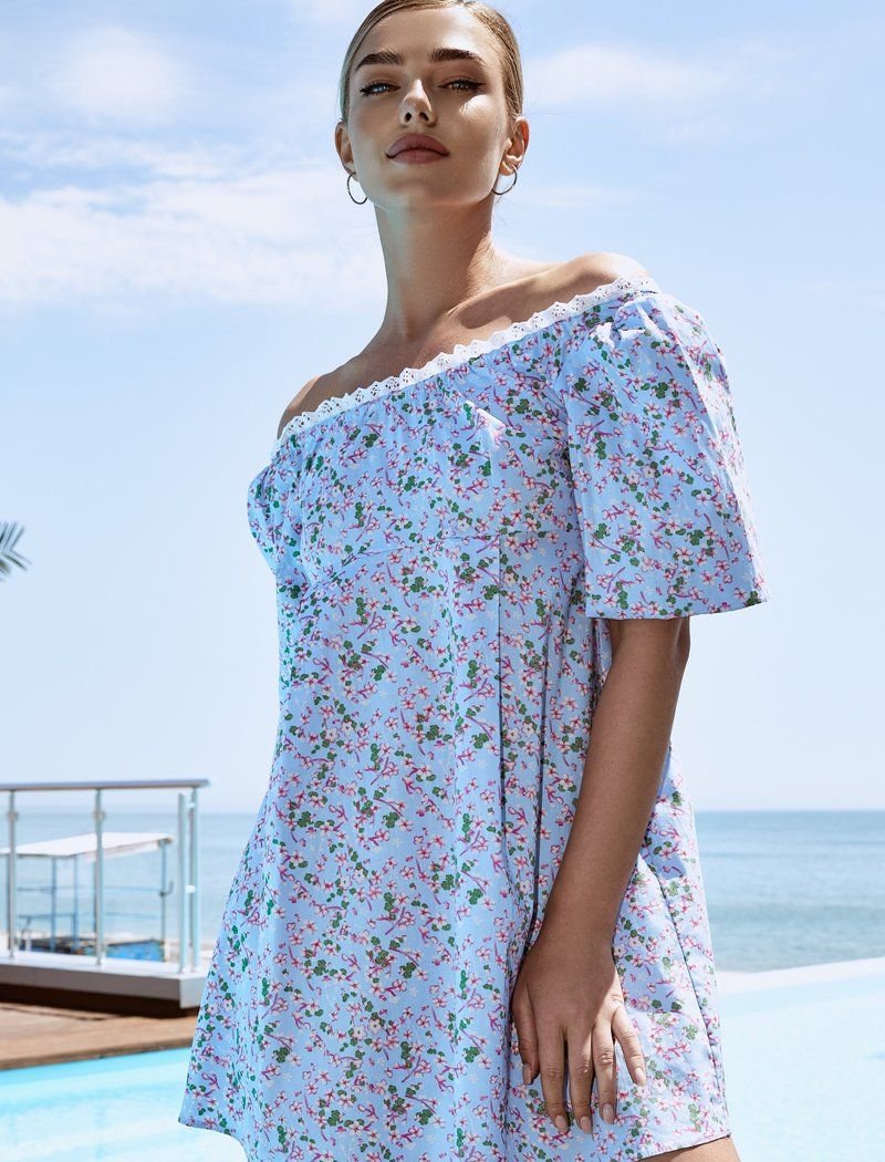 Romantic dress with ties