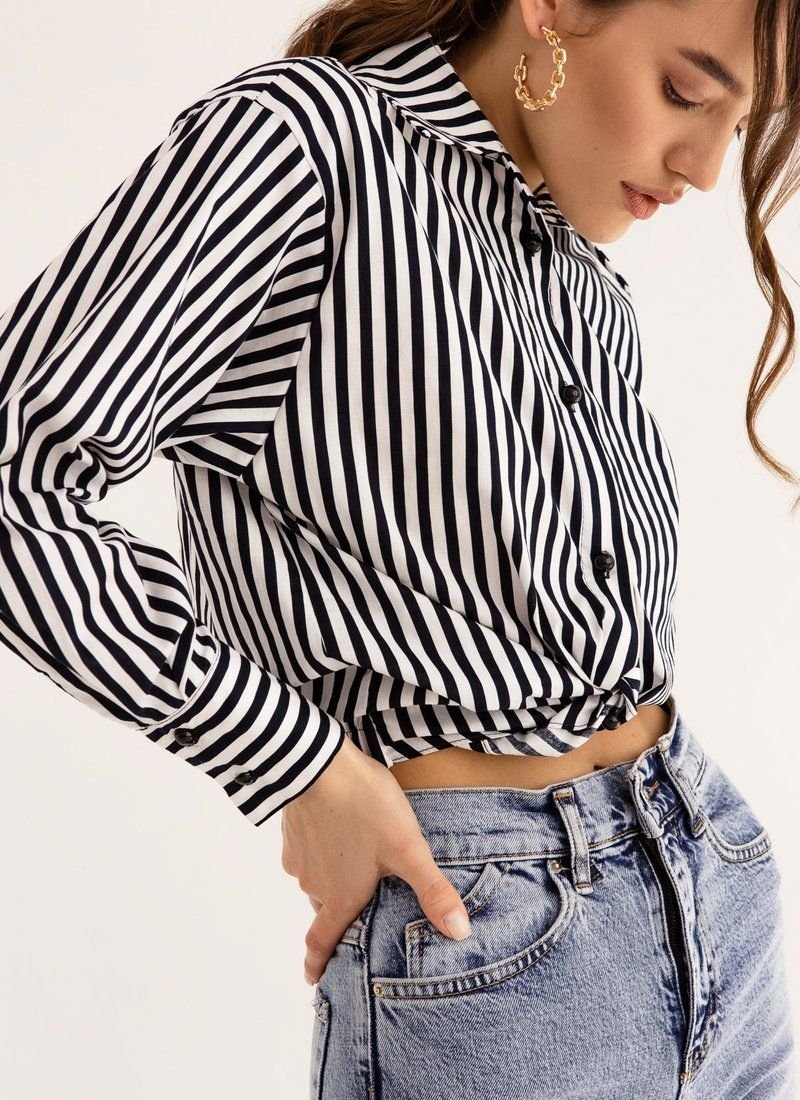 Striped shirt with a knot