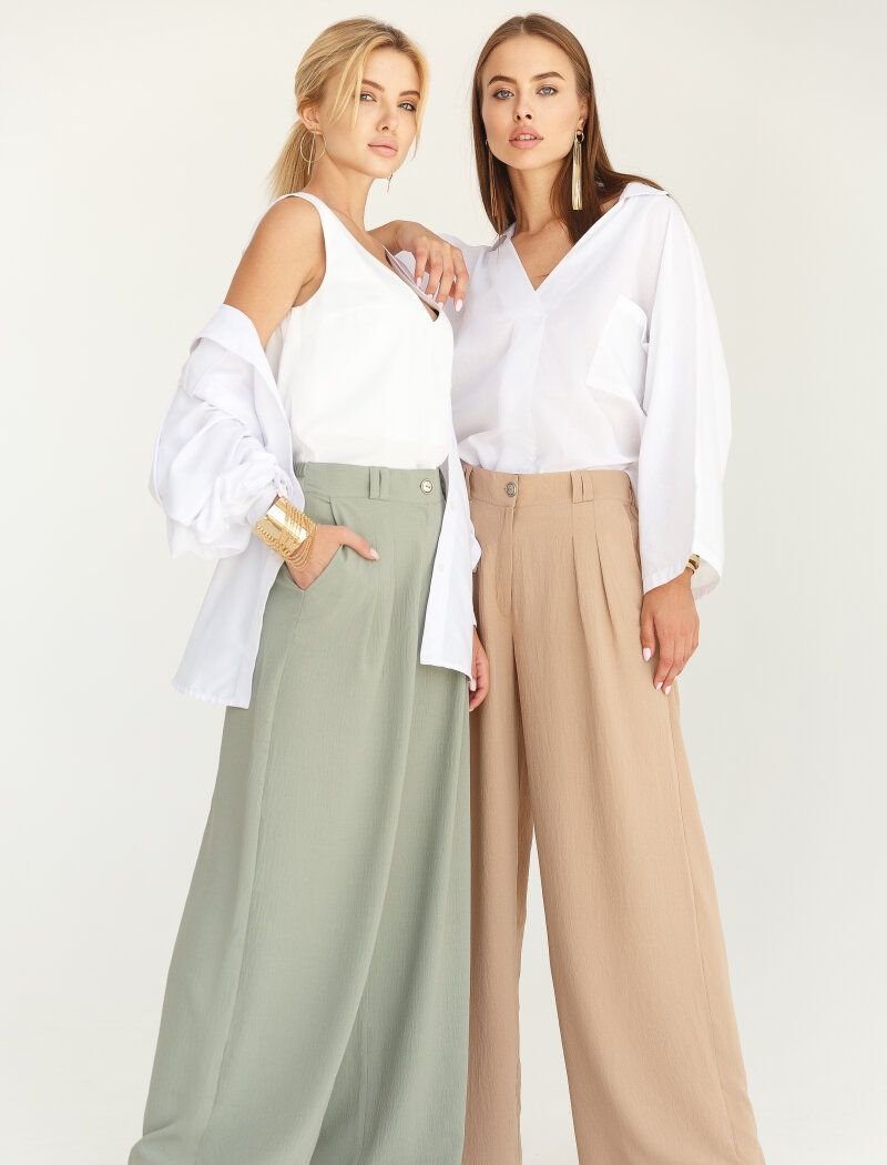 Wide trousers in an olive shade