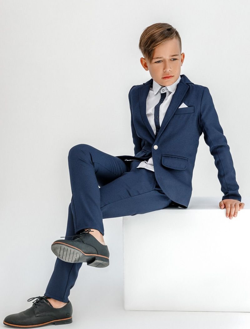 Solid color classic suit