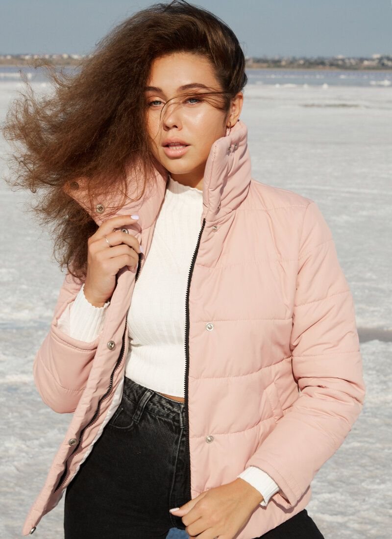 Powder jacket with a high collar