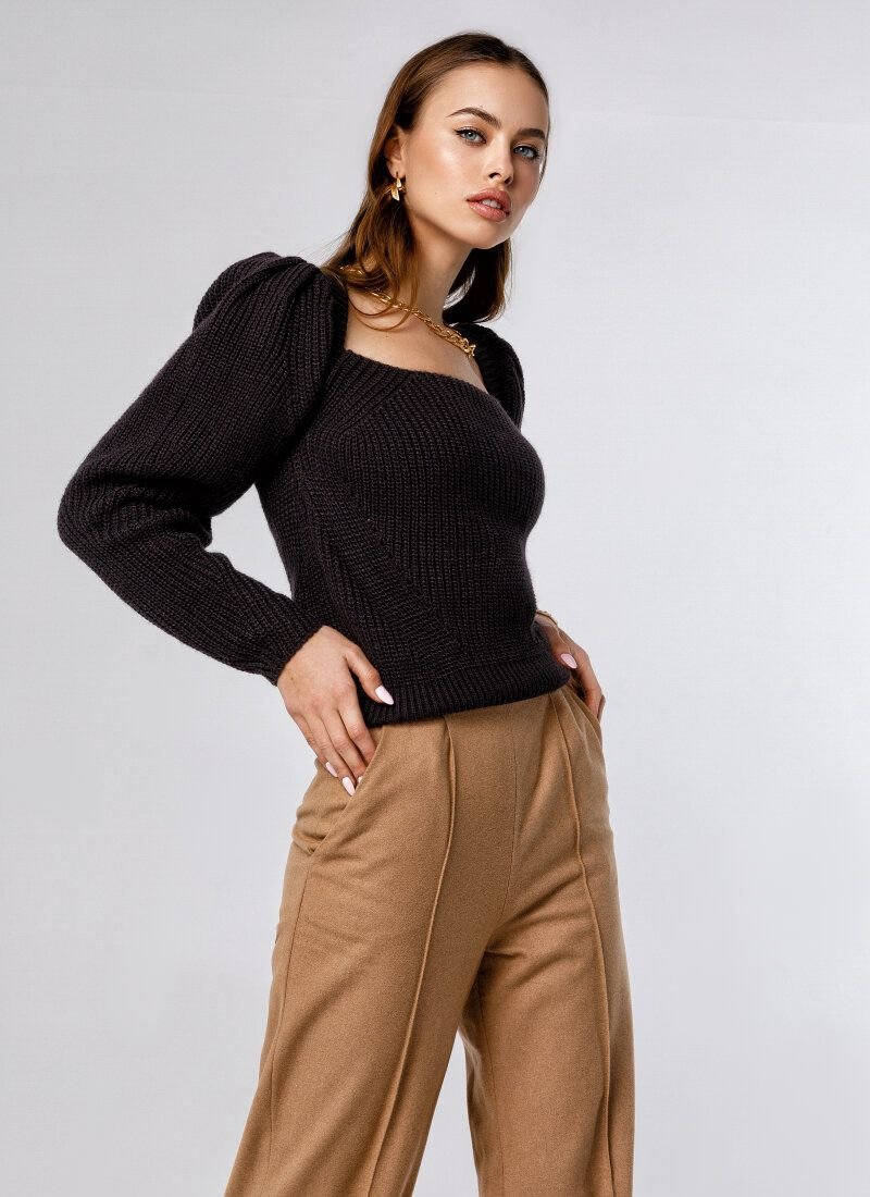 Knitted jumper with accent shoulders