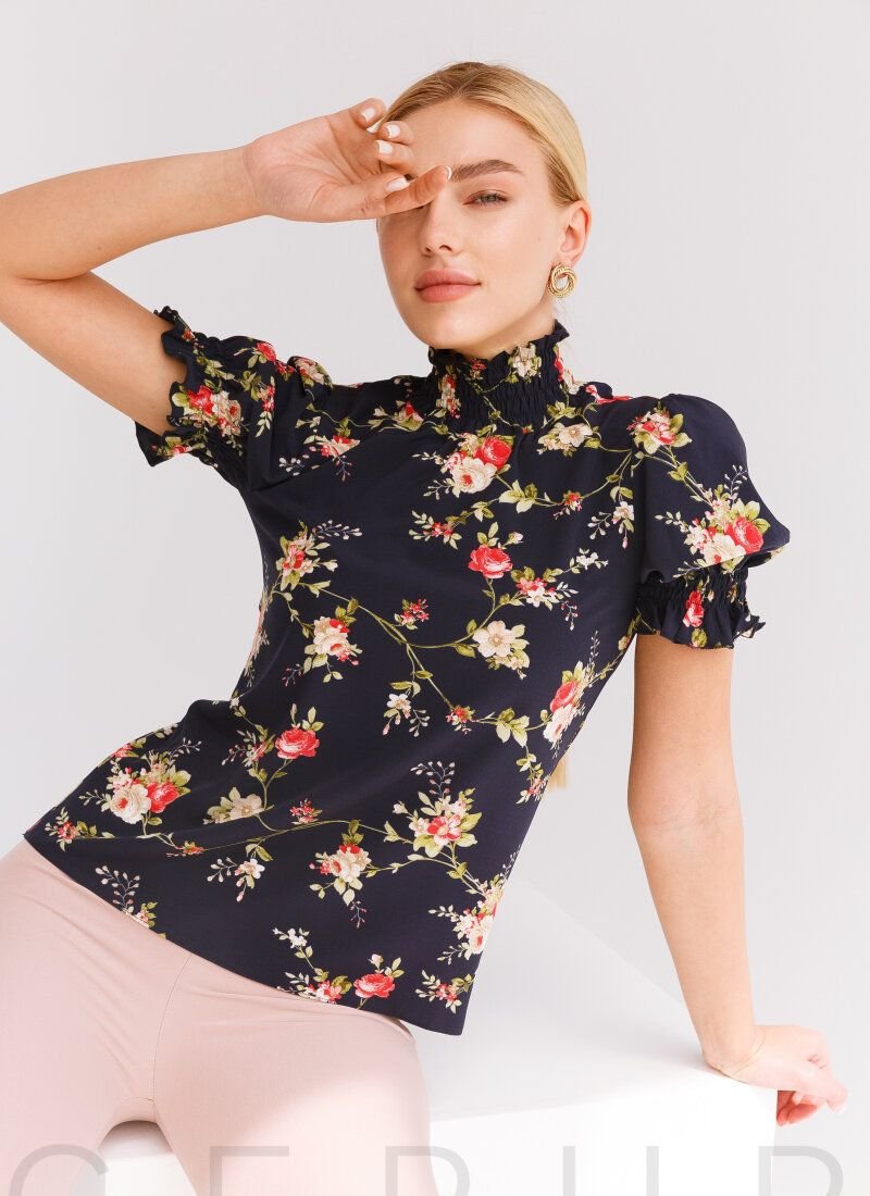 Blouse made of weightless fabric