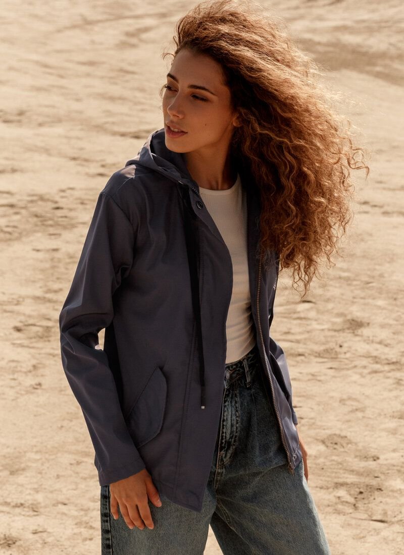 Stylish jacket with an elongated back