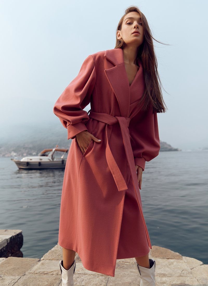 Feminine coat of dark pink color