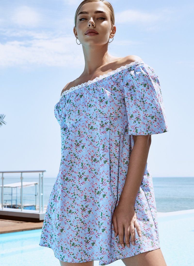 Romantic dress with ties