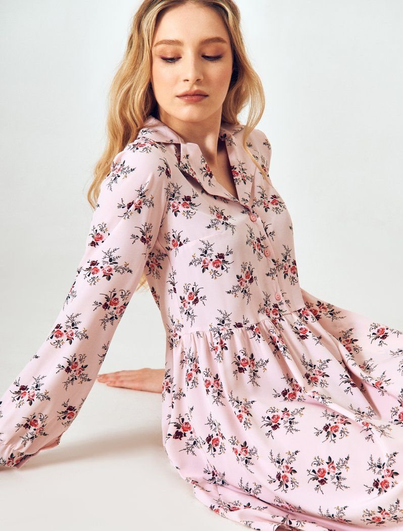 Delicate shirt-cut dress